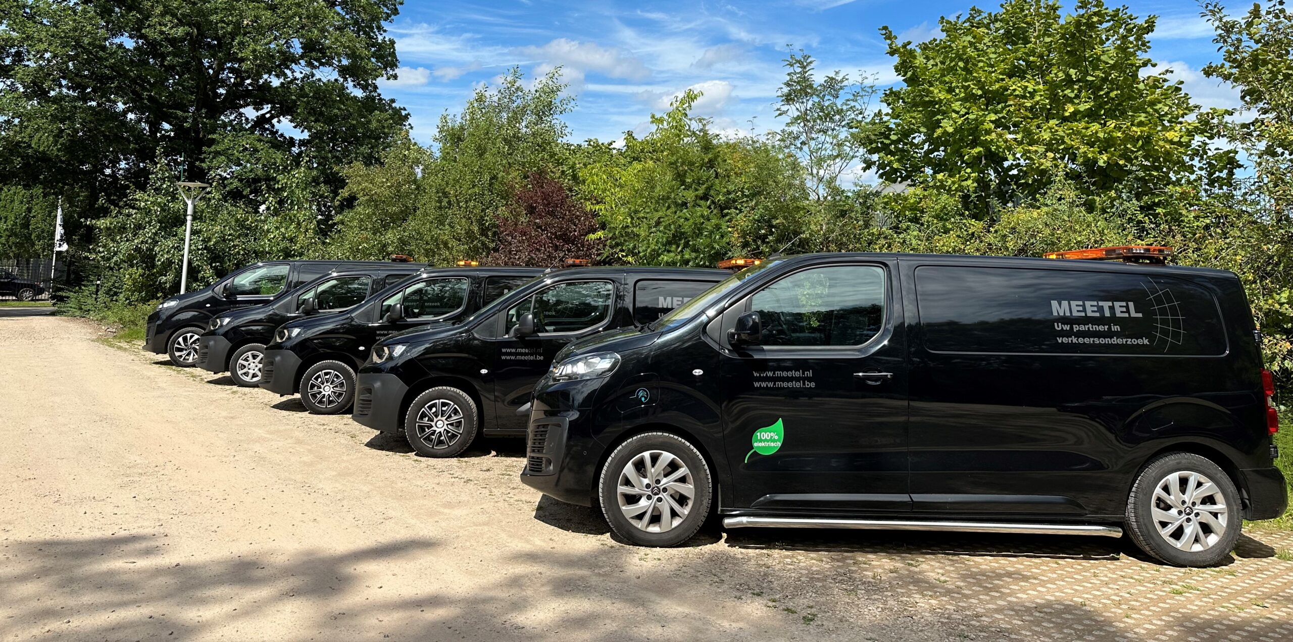 elektronische bussen van Meetel spelen